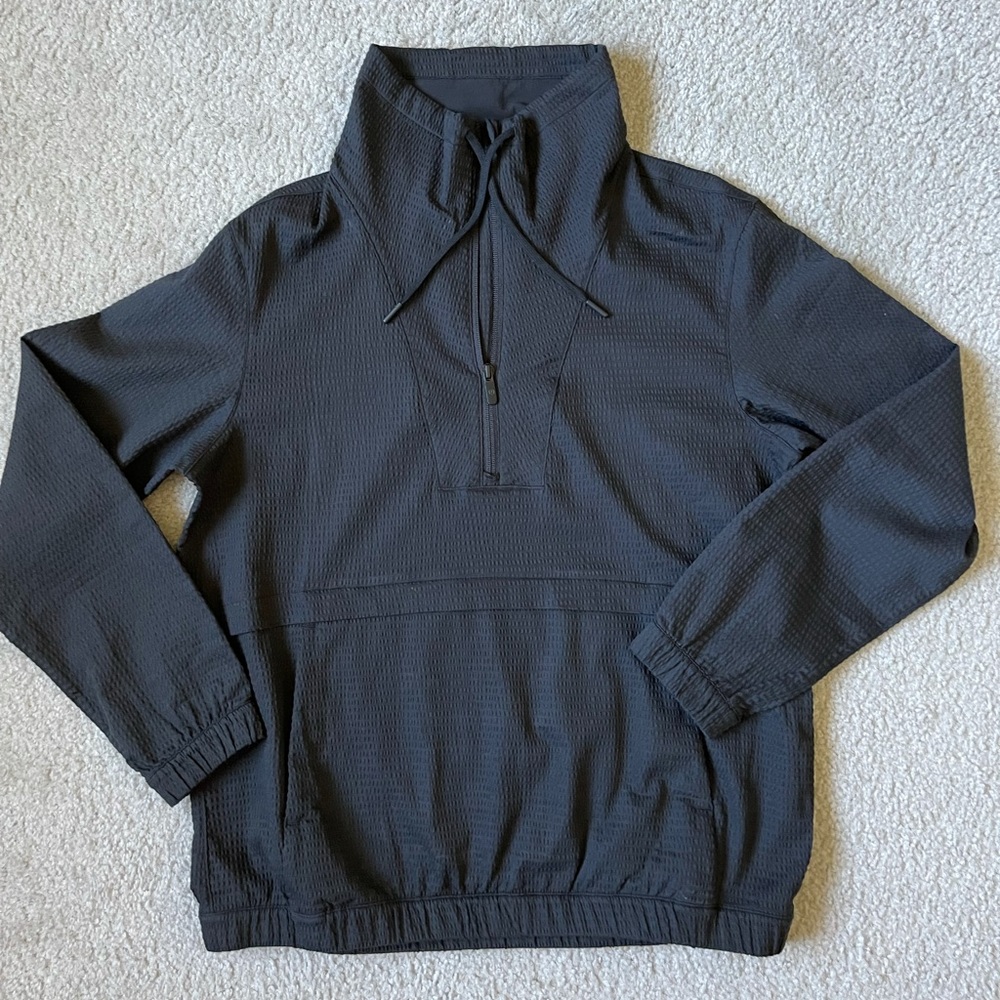 NEW Lululemon women’s black 1/2 zip pullover!